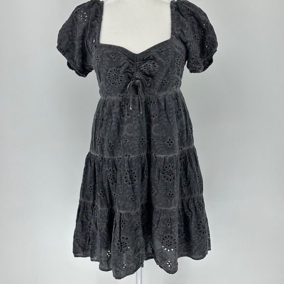 Lucky Brand Dresses & Skirts - Lucky Brand Y2K Gray Eyelet Tiered Square Neck Puff Sleeve Mini Babydoll Dress M